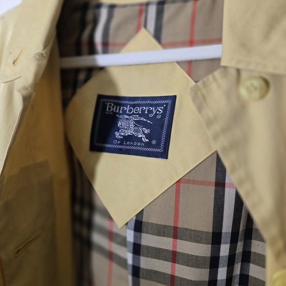 Burberry Beige Coat with Iconic Check Lining - Picture 4 of 7